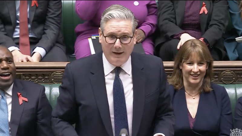 Keir Starmer jokes about a potential Tory-Reform pact at PMQs
