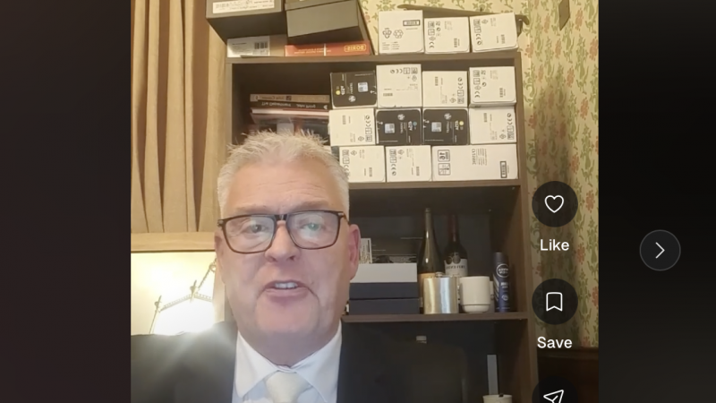 Lee Anderson recorded Cameo videos in Parliament