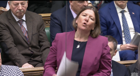 Ellie Chowns calls on Keir Starmer to resign as PM at PMQs